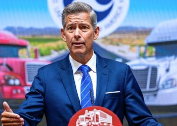 Trump admin gives $10k bonuses to air traffic controllers with perfect attendance during government shutdown